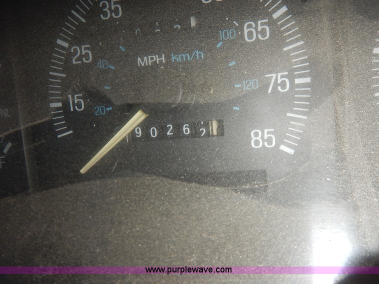 image for item I5080 1990 Ford F150 XLT Lariat pickup truck