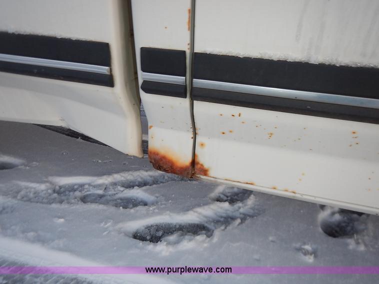 image for item I5080 1990 Ford F150 XLT Lariat pickup truck