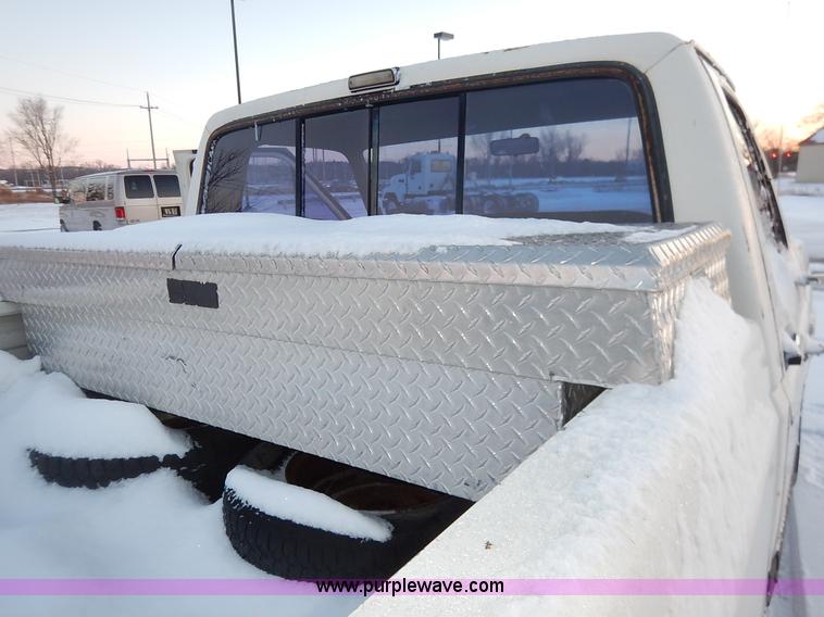 image for item I5080 1990 Ford F150 XLT Lariat pickup truck