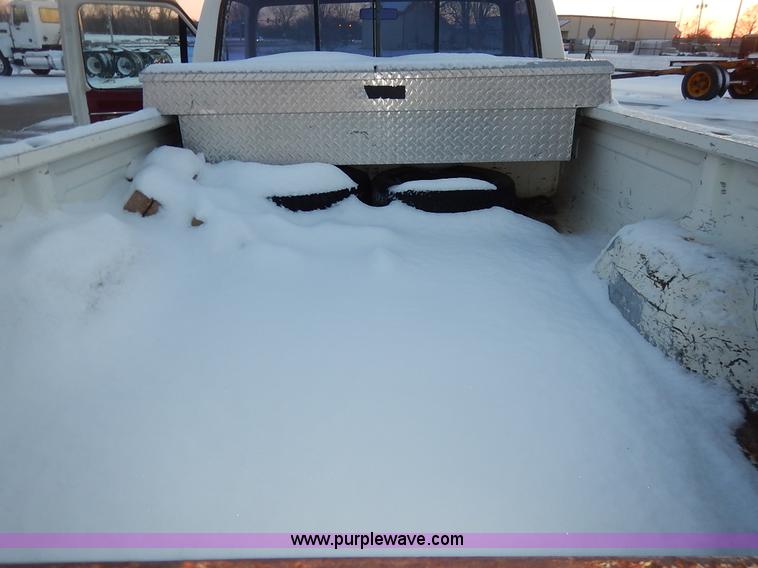 image for item I5080 1990 Ford F150 XLT Lariat pickup truck