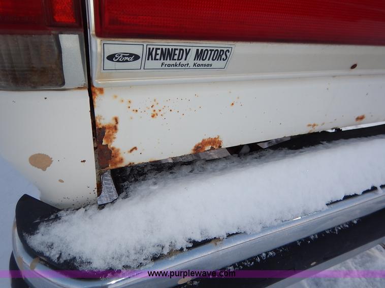 image for item I5080 1990 Ford F150 XLT Lariat pickup truck