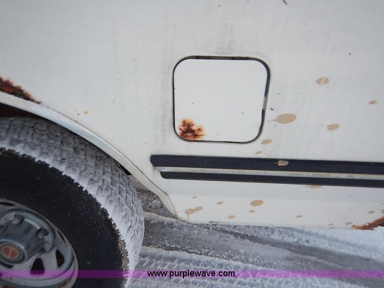 image for item I5080 1990 Ford F150 XLT Lariat pickup truck