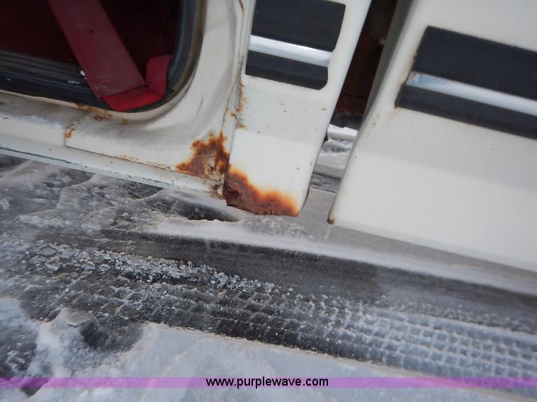 image for item I5080 1990 Ford F150 XLT Lariat pickup truck