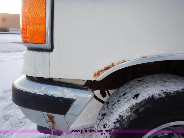 image for item I5080 1990 Ford F150 XLT Lariat pickup truck