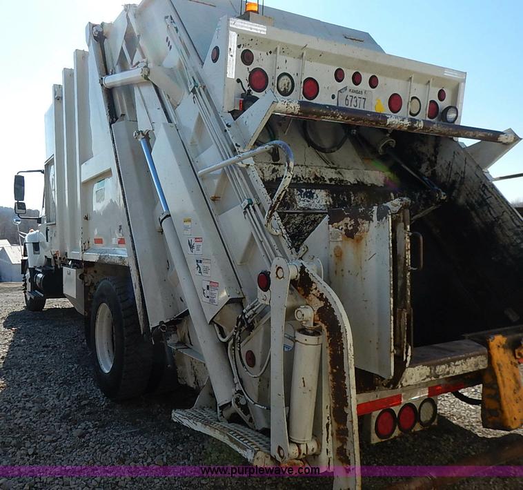 image for item I5088 2007 International 7400 refuse truck