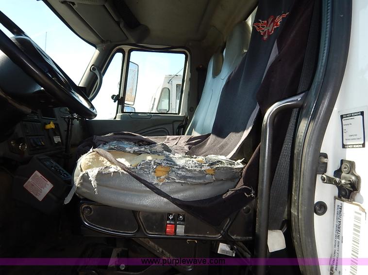 image for item I5088 2007 International 7400 refuse truck