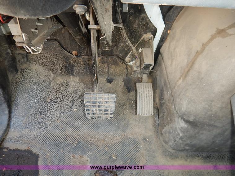 image for item I5088 2007 International 7400 refuse truck