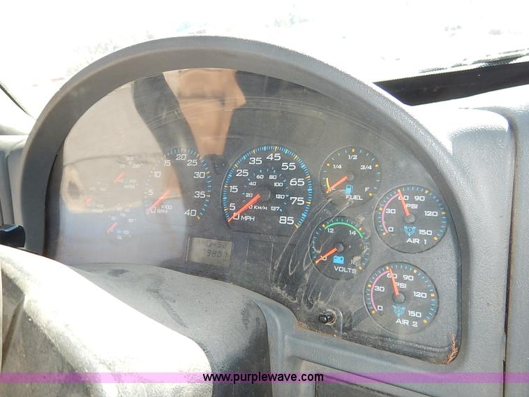 image for item I5088 2007 International 7400 refuse truck