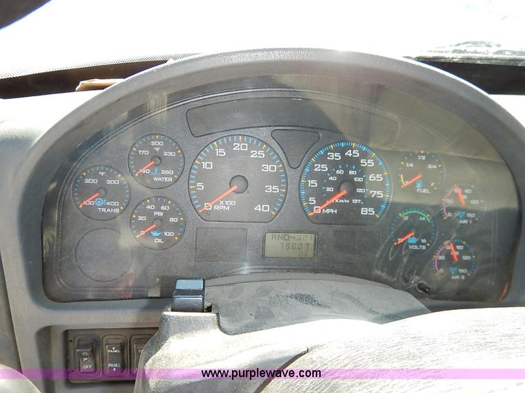 image for item I5088 2007 International 7400 refuse truck