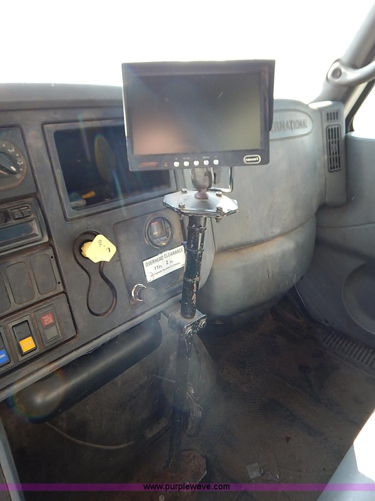 image for item I5088 2007 International 7400 refuse truck