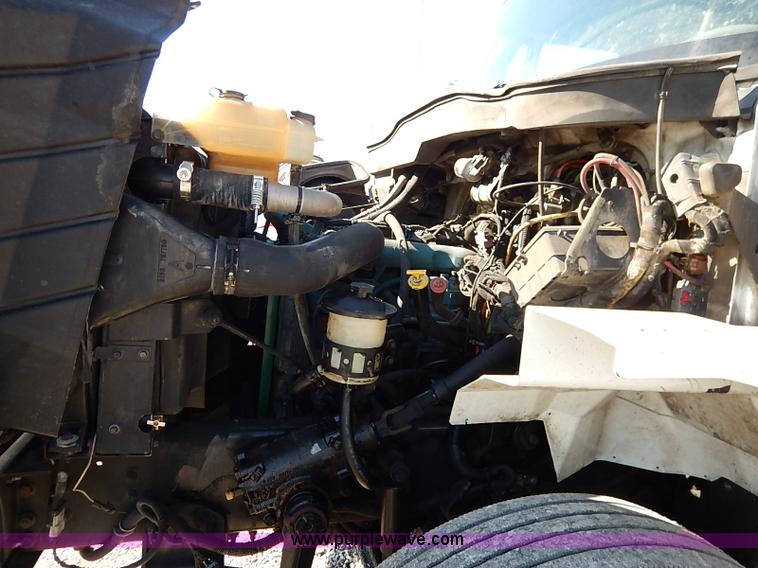 image for item I5088 2007 International 7400 refuse truck