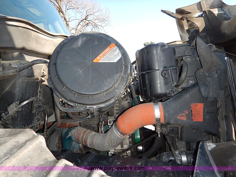 image for item I5088 2007 International 7400 refuse truck