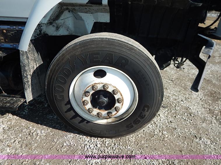 image for item I5088 2007 International 7400 refuse truck