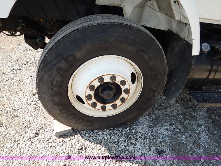 image for item I5088 2007 International 7400 refuse truck