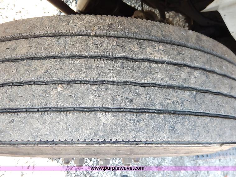 image for item I5088 2007 International 7400 refuse truck