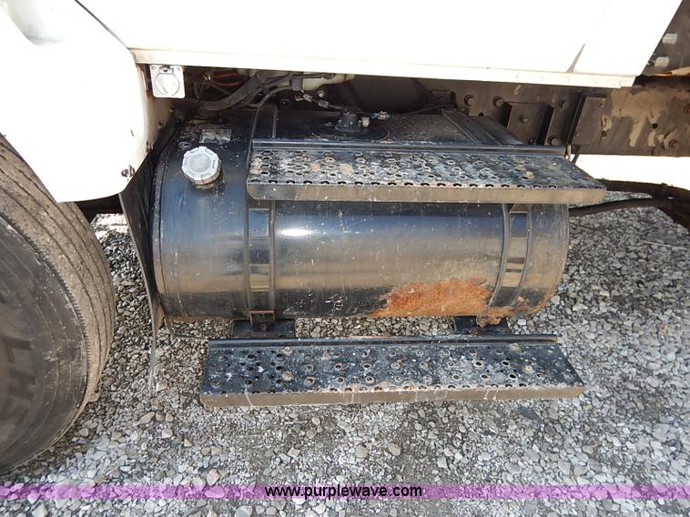 image for item I5088 2007 International 7400 refuse truck