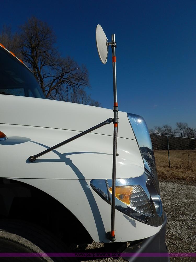 image for item I5088 2007 International 7400 refuse truck