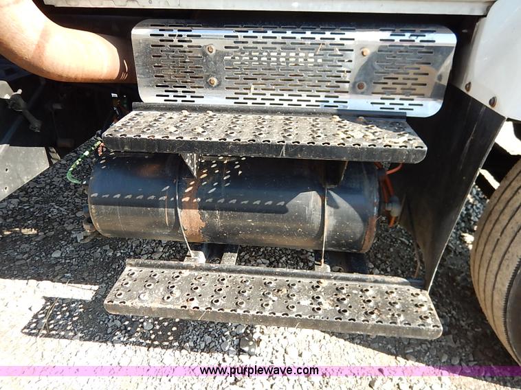 image for item I5088 2007 International 7400 refuse truck