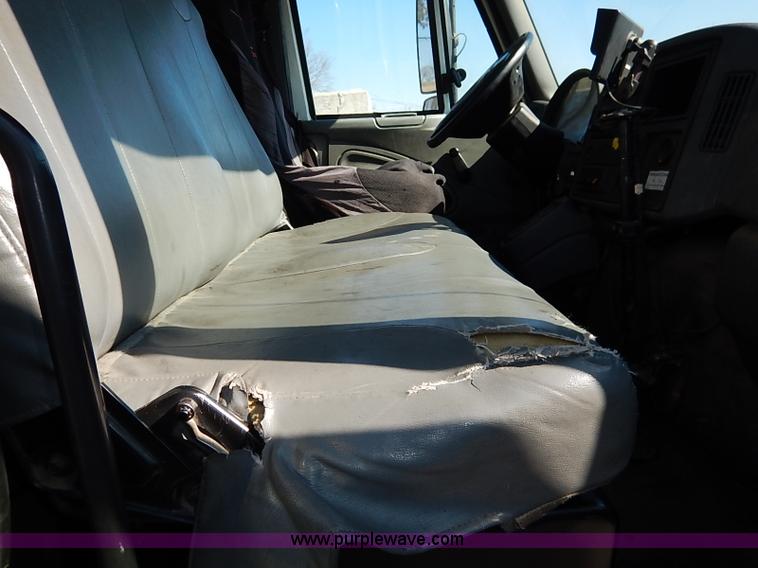 image for item I5088 2007 International 7400 refuse truck