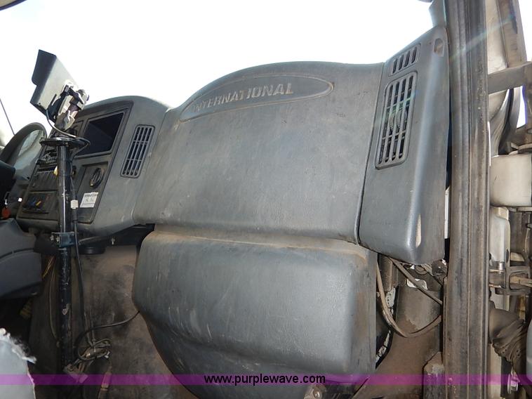 image for item I5088 2007 International 7400 refuse truck