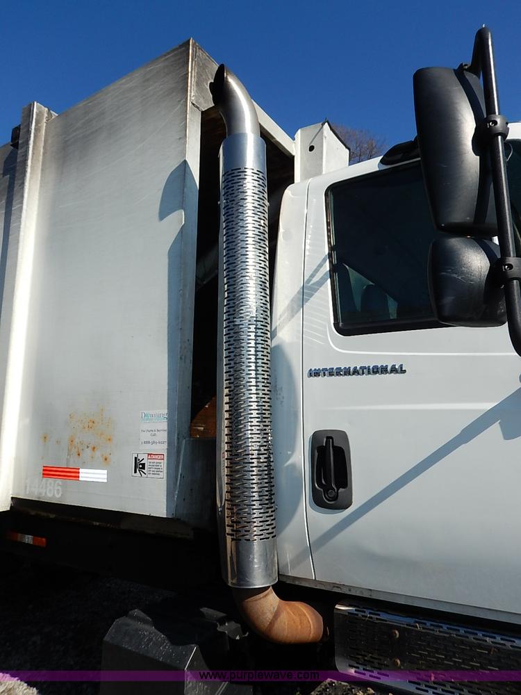 image for item I5088 2007 International 7400 refuse truck