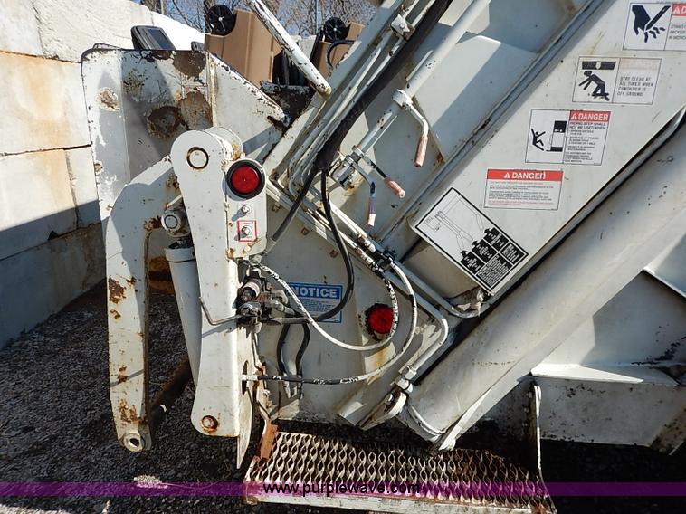 image for item I5088 2007 International 7400 refuse truck