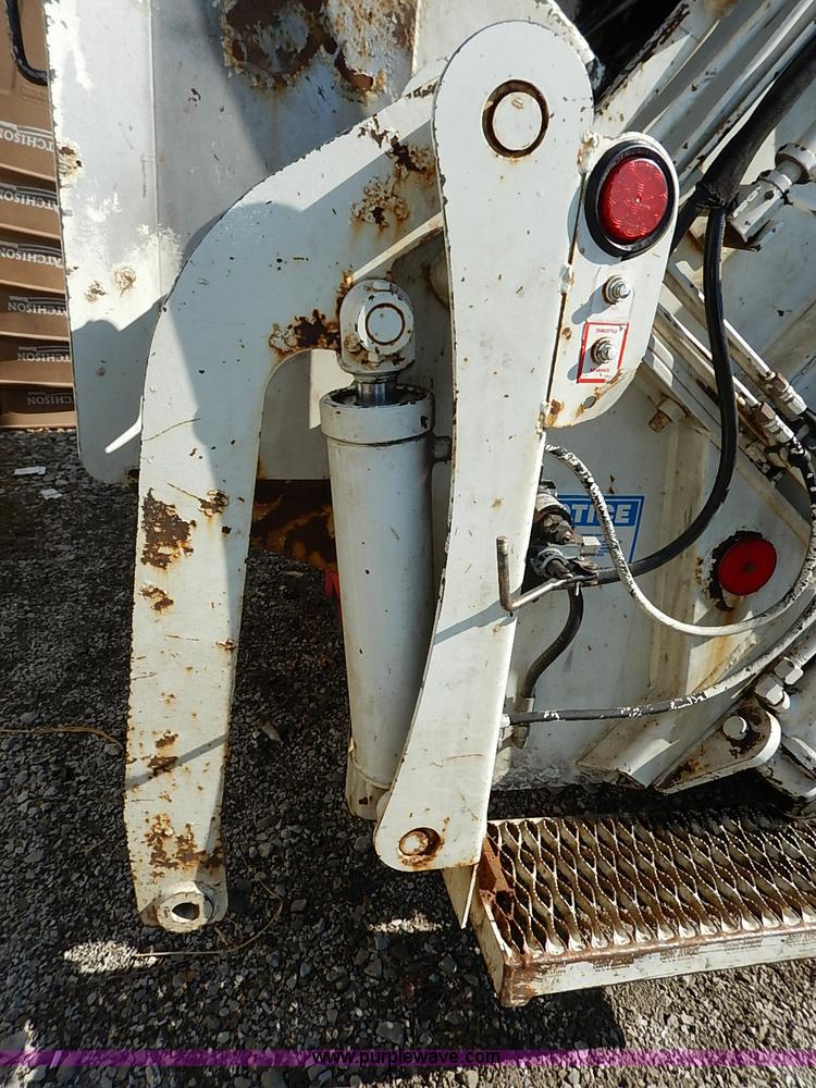 image for item I5088 2007 International 7400 refuse truck