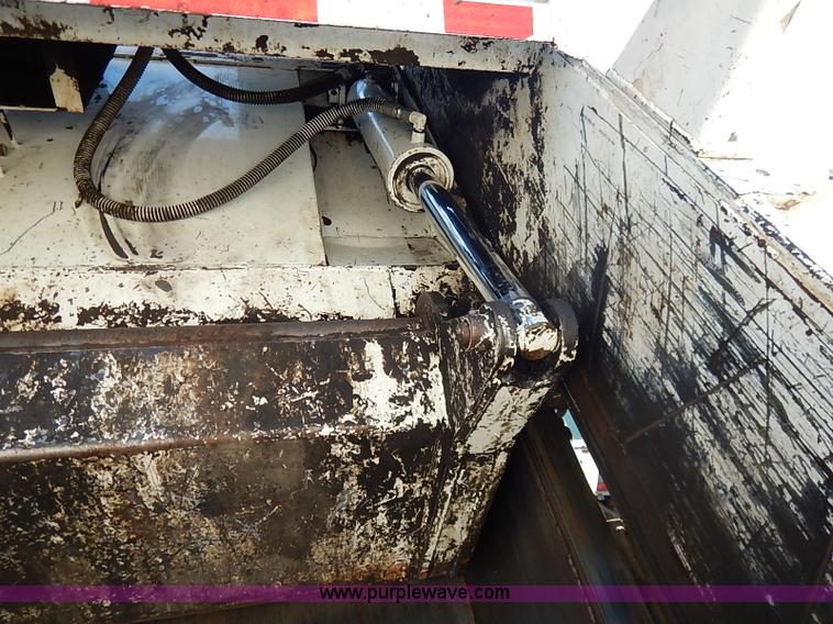 image for item I5088 2007 International 7400 refuse truck