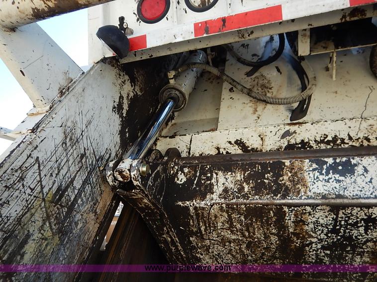 image for item I5088 2007 International 7400 refuse truck