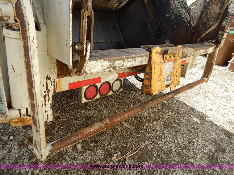 image for item I5088 2007 International 7400 refuse truck