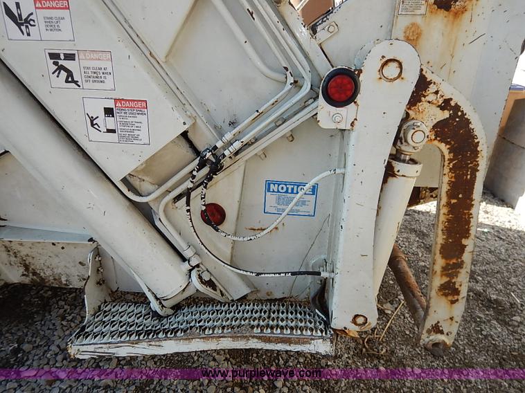 image for item I5088 2007 International 7400 refuse truck