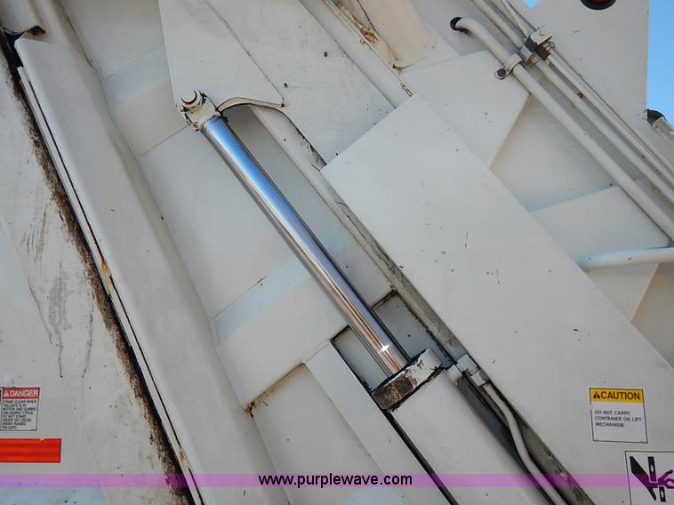 image for item I5088 2007 International 7400 refuse truck