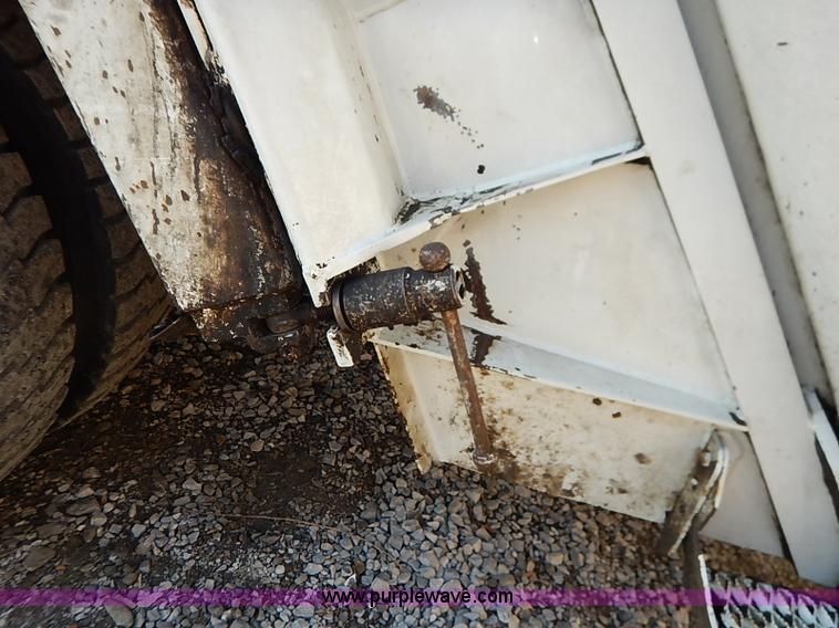 image for item I5088 2007 International 7400 refuse truck