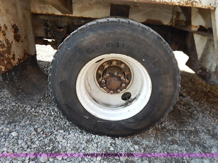 image for item I5088 2007 International 7400 refuse truck