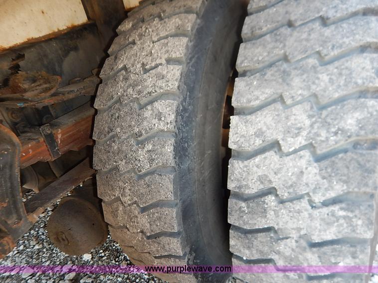 image for item I5088 2007 International 7400 refuse truck