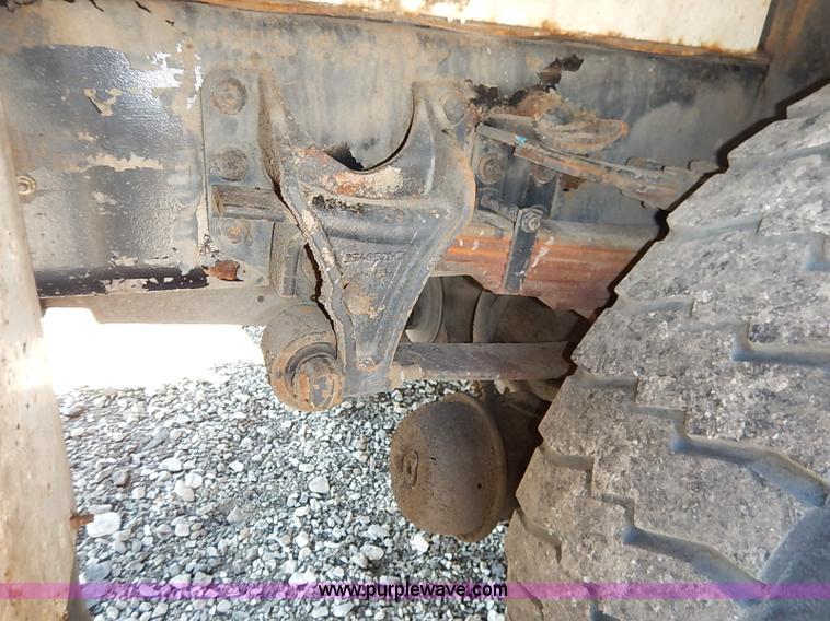 image for item I5088 2007 International 7400 refuse truck