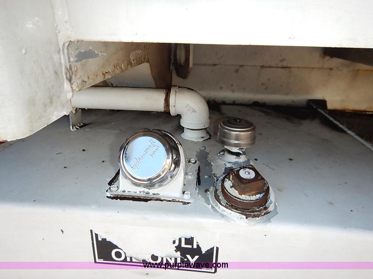 image for item I5088 2007 International 7400 refuse truck