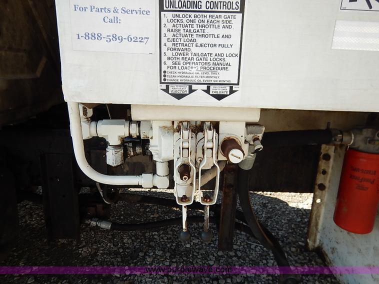 image for item I5088 2007 International 7400 refuse truck