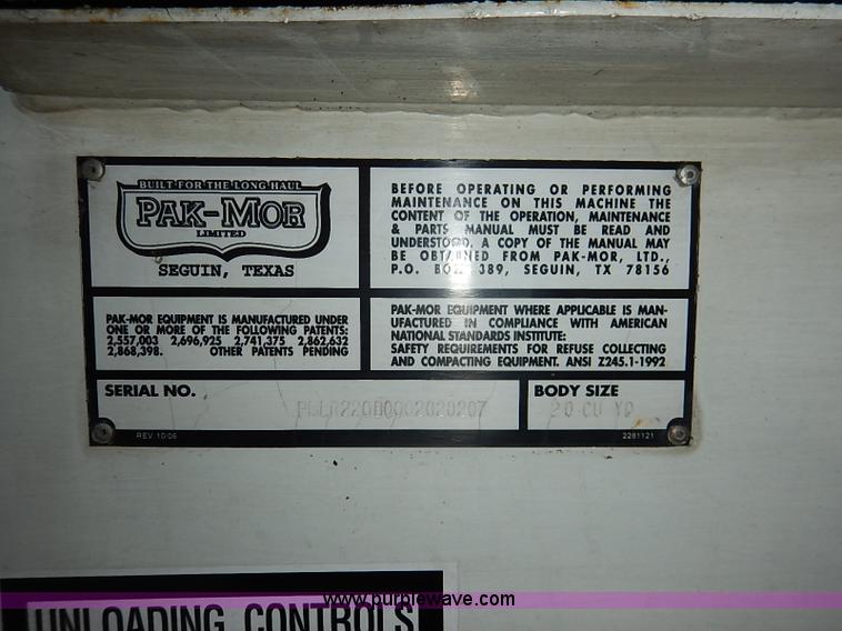 image for item I5088 2007 International 7400 refuse truck