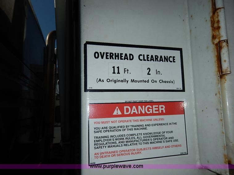 image for item I5088 2007 International 7400 refuse truck