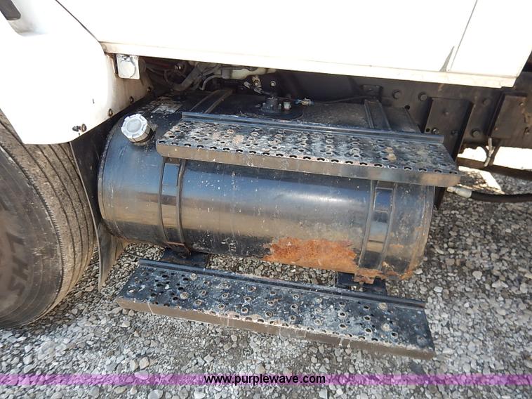 image for item I5088 2007 International 7400 refuse truck