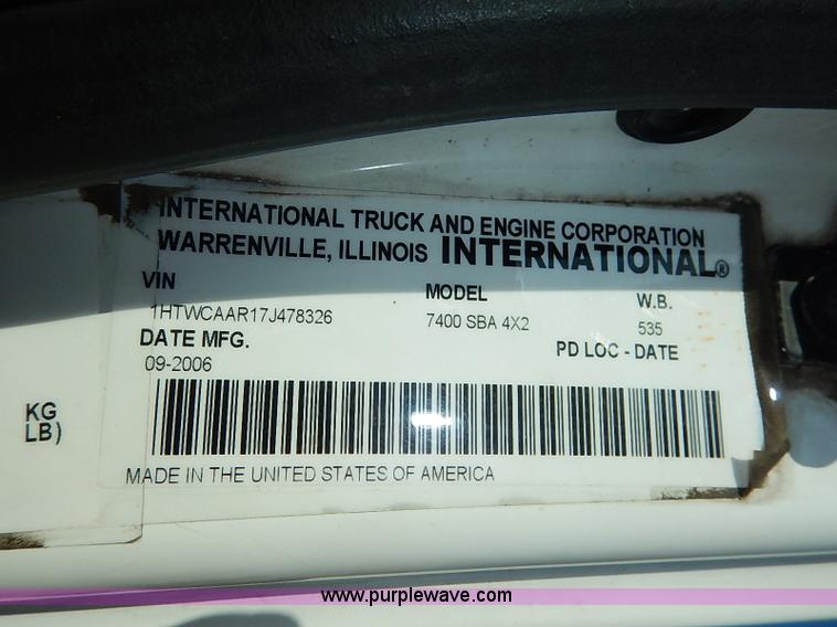 image for item I5088 2007 International 7400 refuse truck