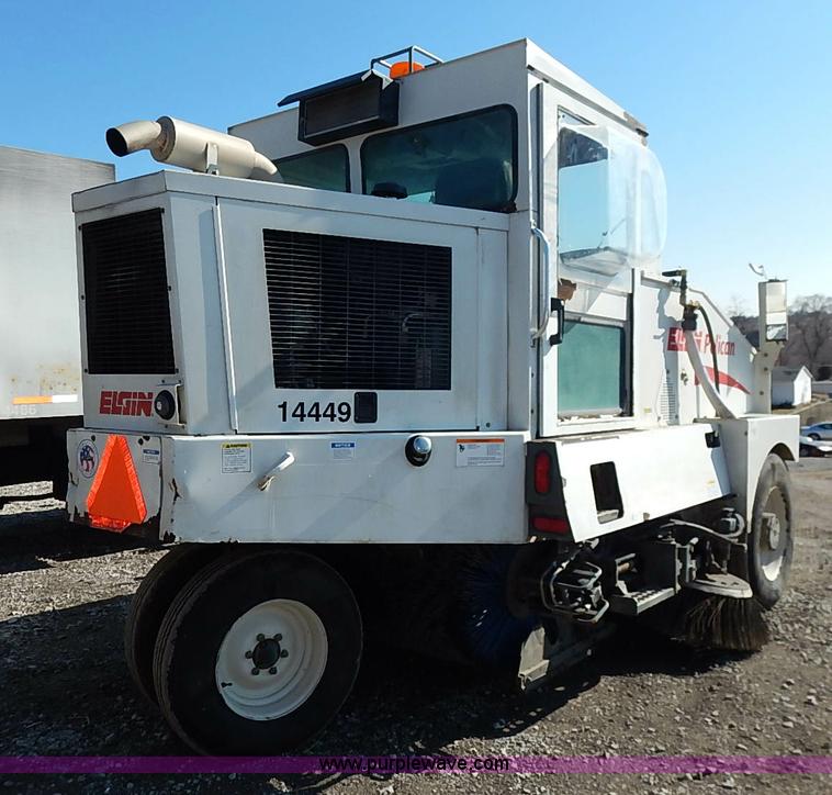 image for item I5090 2006 Elgin Pelican street sweeper