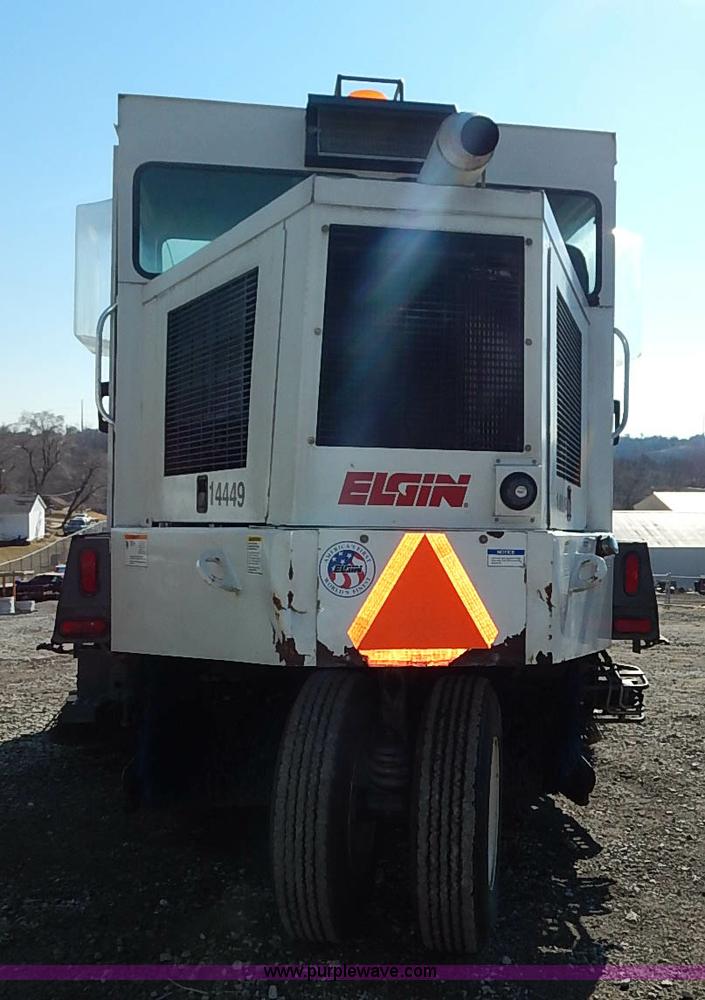 image for item I5090 2006 Elgin Pelican street sweeper