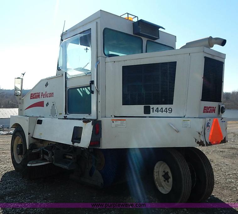 image for item I5090 2006 Elgin Pelican street sweeper