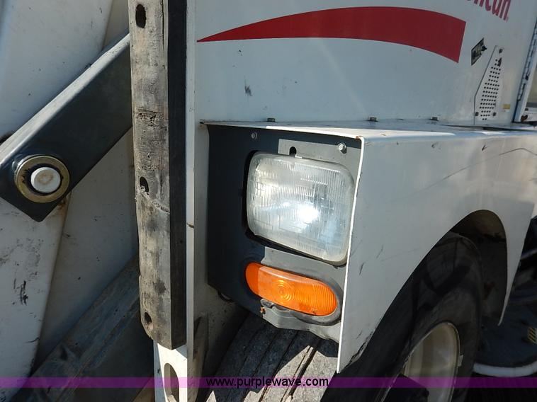 image for item I5090 2006 Elgin Pelican street sweeper