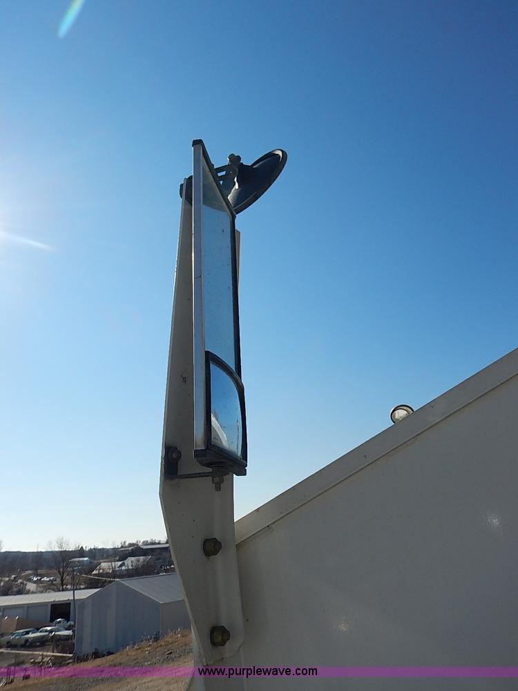 image for item I5090 2006 Elgin Pelican street sweeper