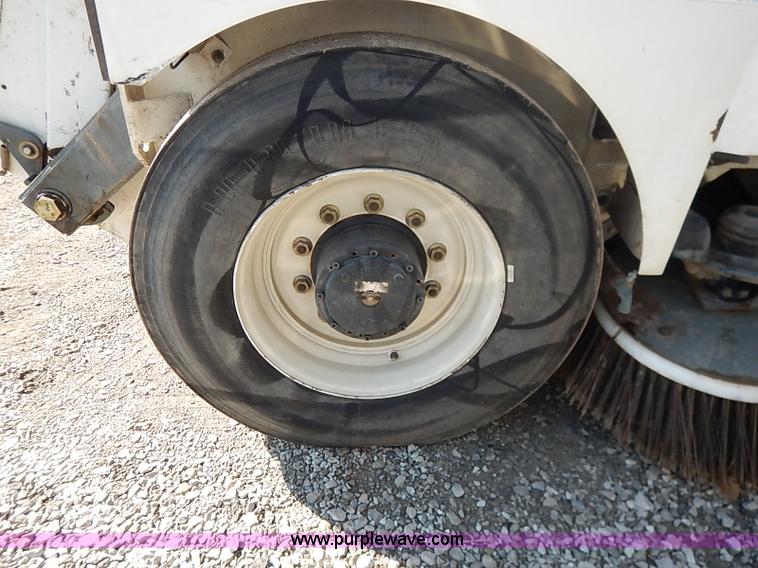 image for item I5090 2006 Elgin Pelican street sweeper