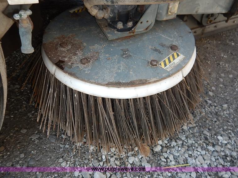 image for item I5090 2006 Elgin Pelican street sweeper