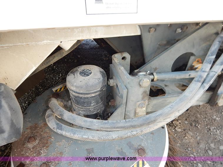 image for item I5090 2006 Elgin Pelican street sweeper